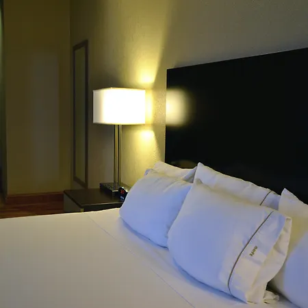 Holiday Inn Express Cleveland Downtown By Ihg-3