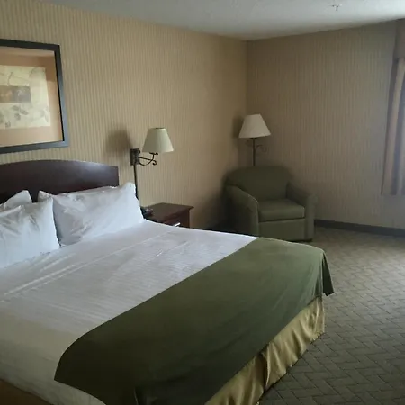 Spark By Hilton Lansing-3