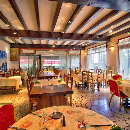 Logis Hôtel Restaurant Le Chalet du Mont Roland-3