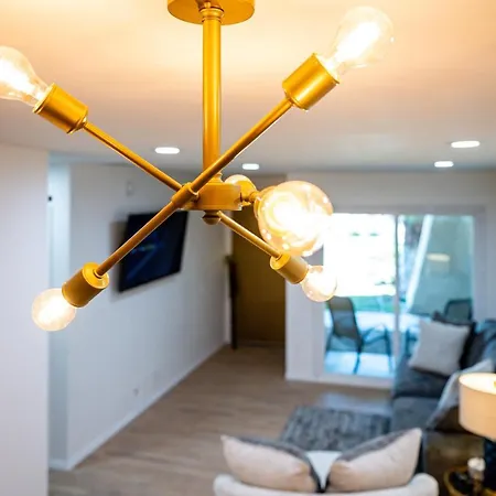 Palm Springs Blue Desert Condo!-3