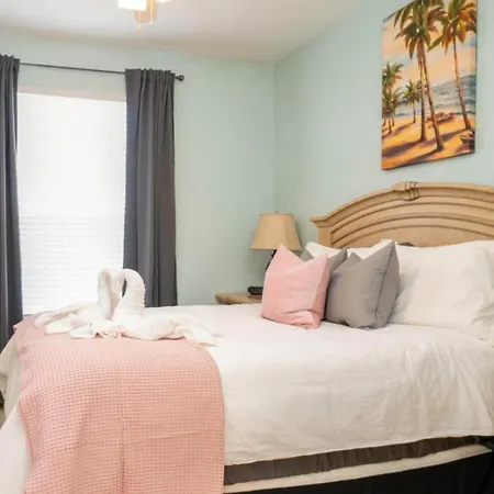 Disney Condo! 2 Bedroom - 2 Ba W/ Pool & Waterslides!-2
