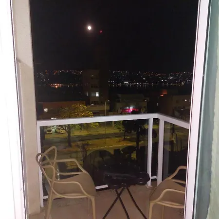 Apto 408, Aeroporto 14km, com wi-fi, self check-in e varandinha-2