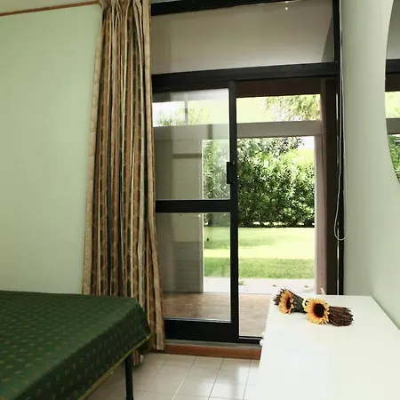 Apartment 3 Beds In Residence With Swimming-Pool Bed And Bath Linen Included-2