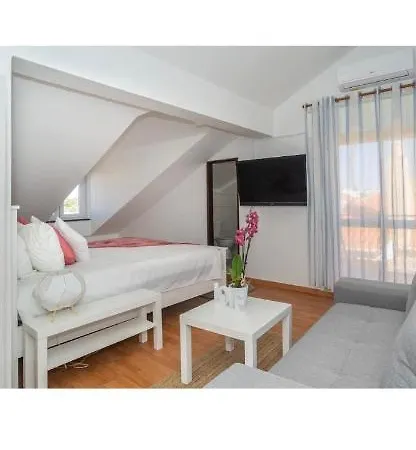 Faustina'S Place-2