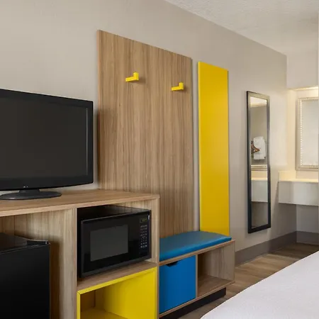Days Inn By Wyndham Cocoa Beach Port Canaveral-3