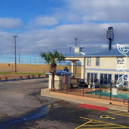 Days Inn & Suites By Wyndham Braunig Lake-2