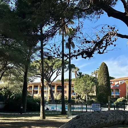 LA BADINE Appartement rénové Haut de game et Parc Prestations Premiumamme avec Climatisation Vue Pisc-3