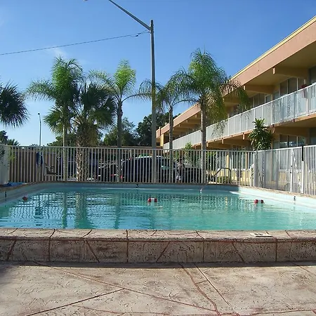 America'S Best Inn & Suites-Lakeland-3