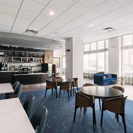 Courtyard By Marriott St. Petersburg Downtown-3