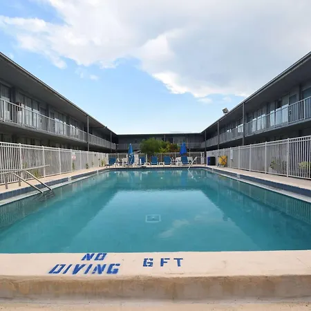 Days Inn By Wyndham Stuart-3