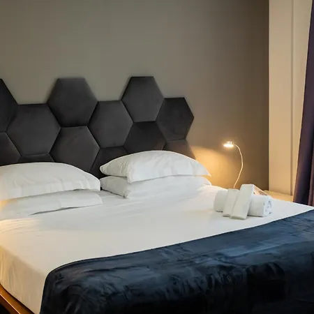 Black Hotel-3
