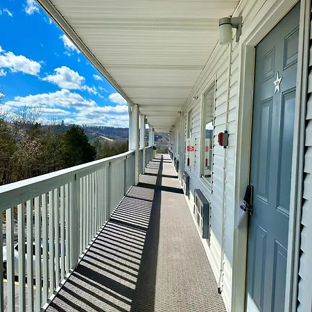 Celebrity Inn-2