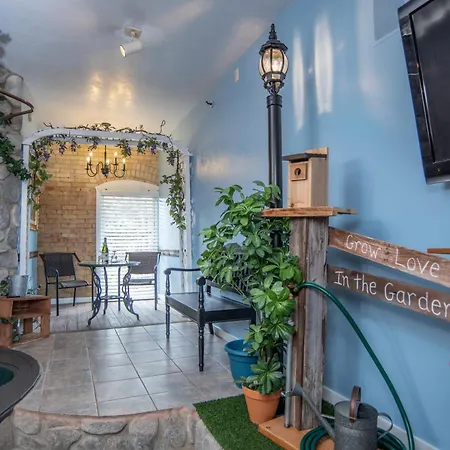 The Anniversary Inn - Fifth South-2