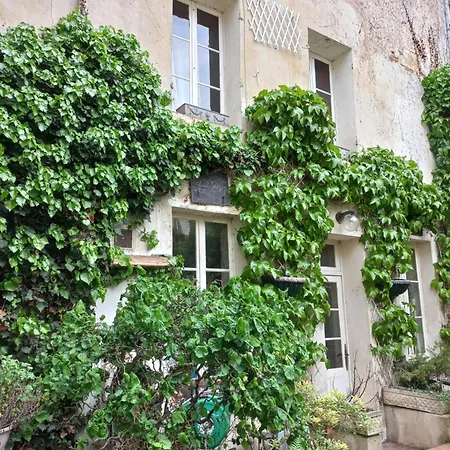 Location meublé de tourisme La Rose des Fables-3