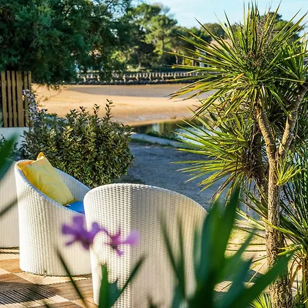Hotel Le Pavillon Bleu-3