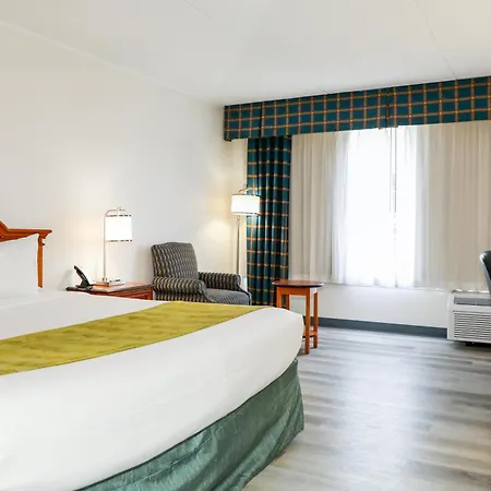 Ramada By Wyndham Cumberland Downtown-2