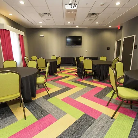 Hampton Inn Mustang-3