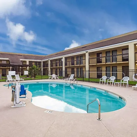 Quality Inn Coliseum-3