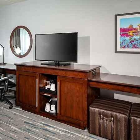 Hampton Inn & Suites St. Louis At Forest Park-3