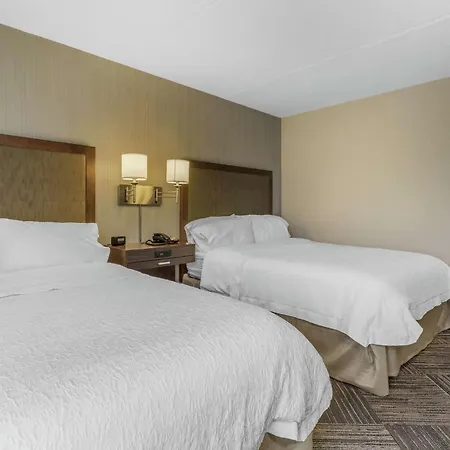 Hampton Inn Green Bay Downtown-3