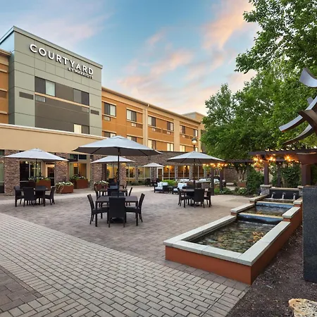 Courtyard Mankato Hotel & Event Center-3