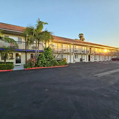 Travelodge Inn & Suites By Wyndham Fullerton-2