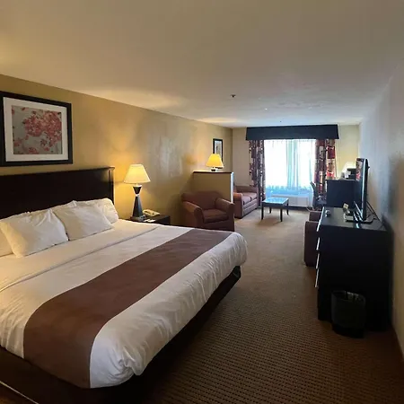 Quality Inn & Suites Farmington-2