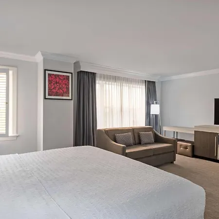 Hampton Inn & Suites Stamford-2