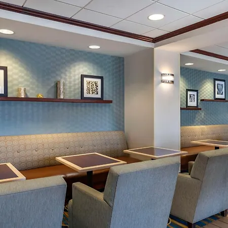 Hampton Inn Greenfield-3