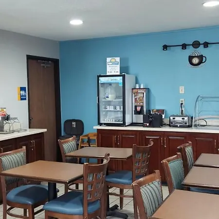 Days Inn By Wyndham Willmar-3