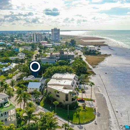 Parrot Beach Cottages Suite #2-2