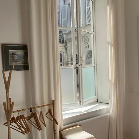 Chambre dans Hôtel Particulier 18e siècle Hyper Centre La Rochelle-2