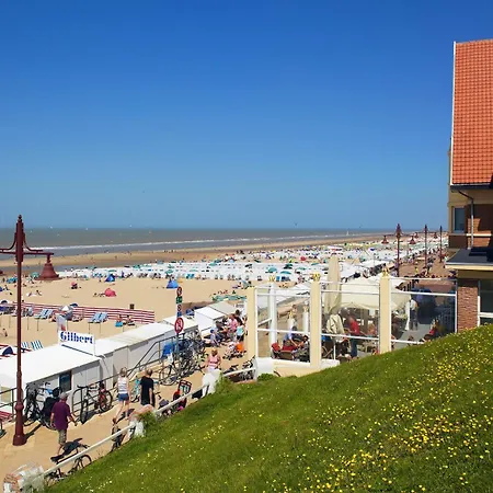 Beach Hotel-3