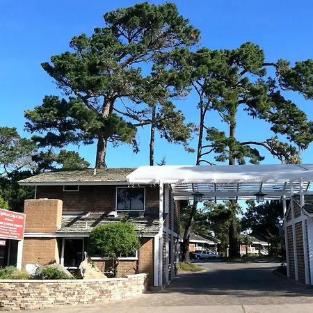 Lighthouse Lodge & Cottages-3