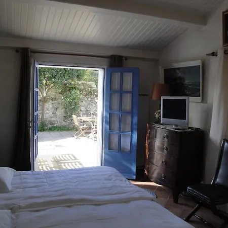 Le Buzet Bleu Bed & Breakfast-3