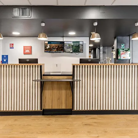 B&B HOTEL Rouen Centre Rive Droite-3