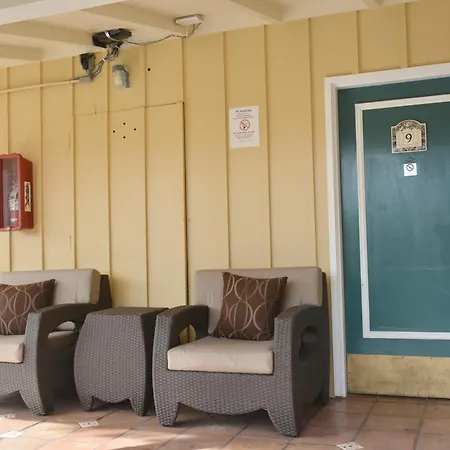 Oasis Inn And Suites-2