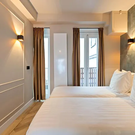 Midtown Hotel Triple Room-3