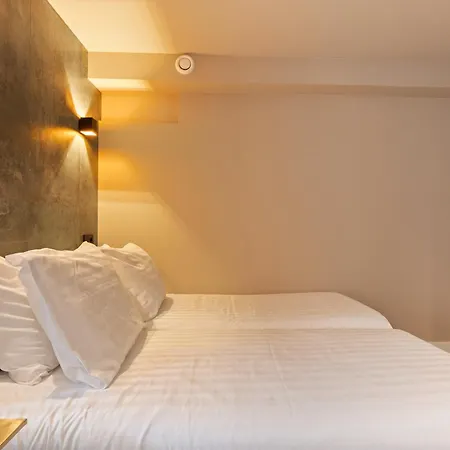 Midtown Hotel Royal Room-2