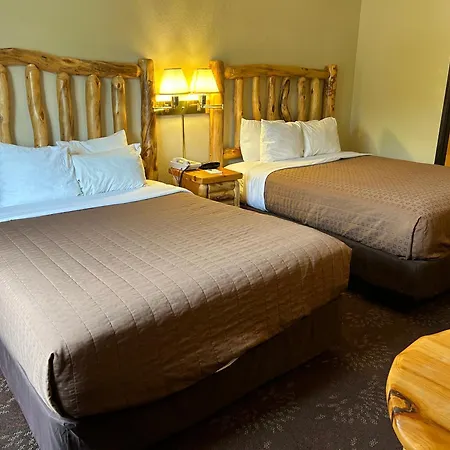 Super 8 By Wyndham Bridgeview Of Mackinaw City-2