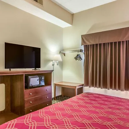 Econo Lodge Inn & Suites Marietta Near Dobbins Arb-2