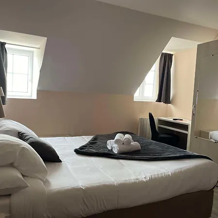 Brit Hotel Du Dauphin L'Aigle-2