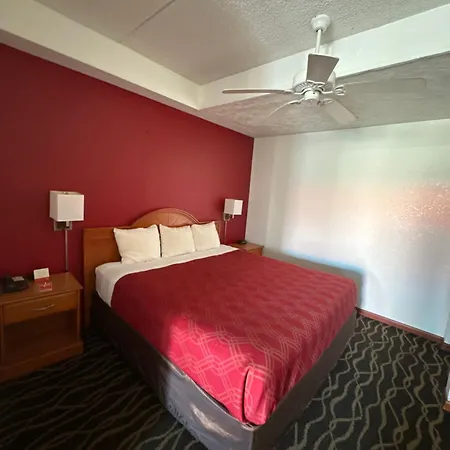 Econo Lodge Inn & Suites-3