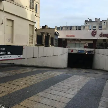 Hotel Lamartine -Parking Dauphine-2