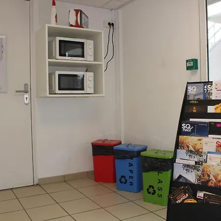 Premiere Classe St Quentin en Yvelines Elancourt-3