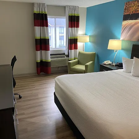 Days Inn By Wyndham Carthage-2