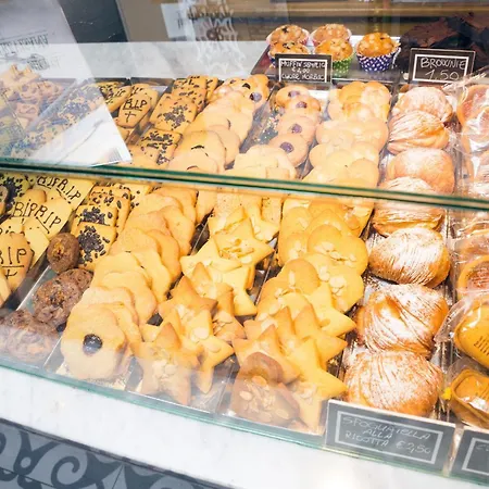 Amalia Bakery Home-3