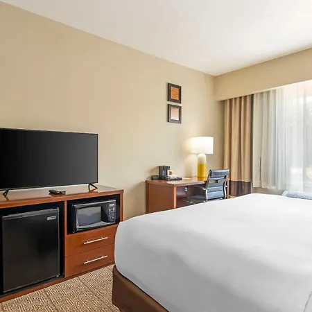 Comfort Suites Near Vancouver Mall-3