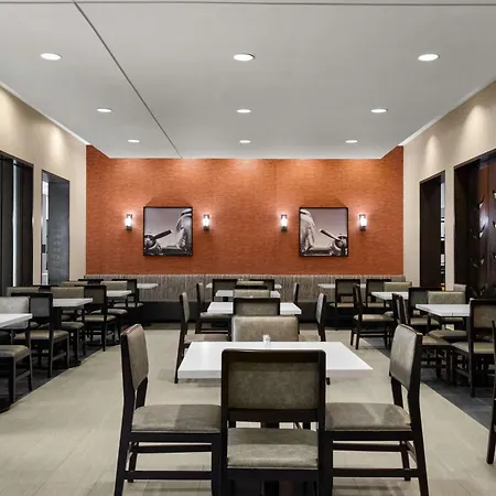 Embassy Suites By Hilton Newark Airport-3