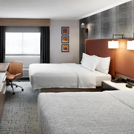 Hampton Inn Newark Airport-2